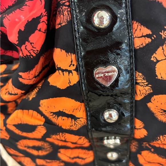 Gorgeous LARGE very good condition studded Betsey Johnson travel bag - Picture 2 of 5